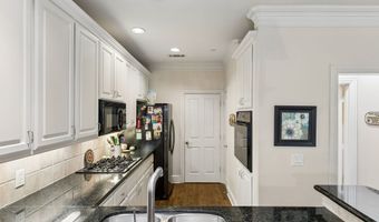 4147 Towne Green Cir, Addison, TX 75001