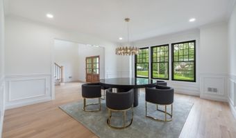 2 Buckingham Rd, Bayonne, NJ 07035
