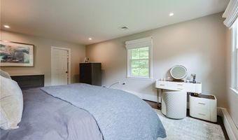 215 Adirondack Dr, East Greenwich, RI 02818