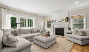 32 Settlers Ct, Bedford, NH 03110