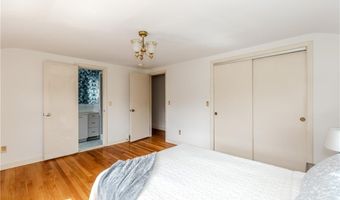 22 Whitewood Dr, Cranston, RI 02920