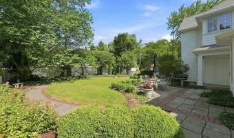 1011 Midway Dr, Auburn, IN 46706