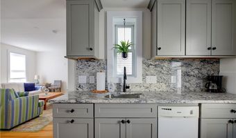 5 Howard St 2, Newport, RI 02840