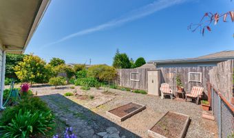 311 MAPLE St, Brookings, OR 97415