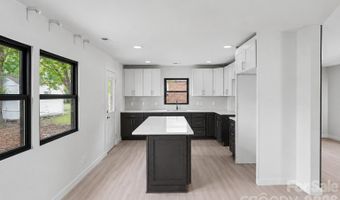 3801 Woodleaf Rd, Charlotte, NC 28205