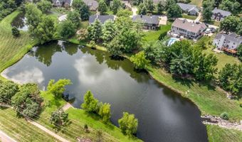 924 Forest Lake Ct, Ballwin, MO 63021