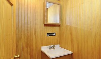 72 E Main Rd, Middletown, RI 02842