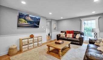 13 IRON Cir, Reading, PA 19607
