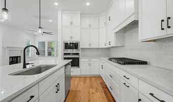 5102 SW Stanford Ct, Bentonville, AR 72713