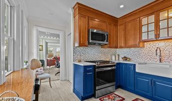 98 Kay St 2, Newport, RI 02840