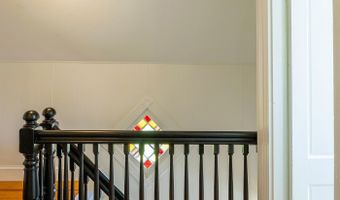 21 Elm St, Belfast, ME 04915