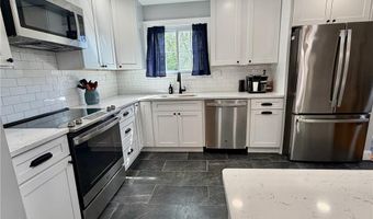 770 Metacom Ave, Bristol, RI 02809