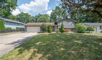 2211 Penny Ln, Austintown, OH 44515
