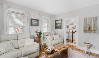 5 Conrad Ct, Newport, RI 02840