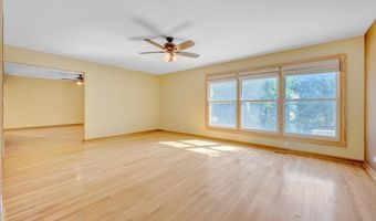 721 Brentwood Ct, Algonquin, IL 60102