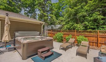 7105 SE Torch Lake Dr, Alden, MI 49612