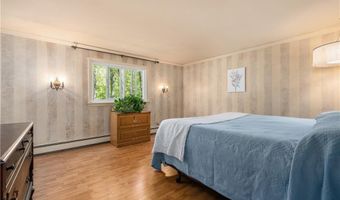 8 Westgate Rd, Cumberland, RI 02864