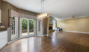 201 E White Oak St, Arlington Heights, IL 60005