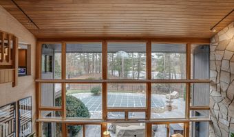 6 Williamsburg Ln, Bedford, NH 03110