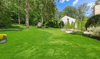 13 Victorian Woods Dr, Atlantic Highlands, NJ 07716