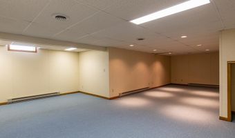 8 FIESTA Ct E, Appleton, WI 54911