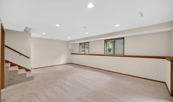 909 Idaho Ave, Ames, IA 50014
