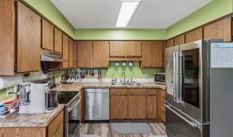 615 10th Ave NW, Altoona, IA 50009