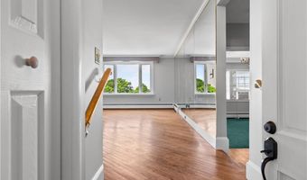553 Bellevue Ave 14, Newport, RI 02840