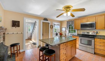24 Liberty St, Clinton, CT 06413