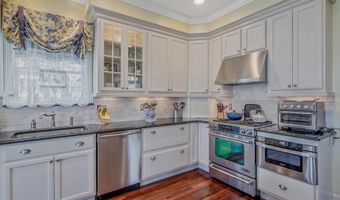 33 S Bay Ave, Amityville, NY 11701