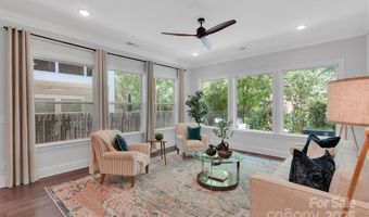 5052 Lesleewood Ct, Charlotte, NC 28226