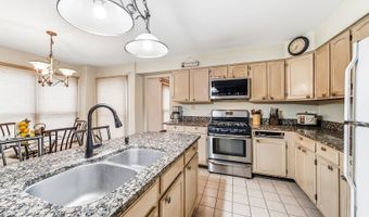 275 Farmhill Dr, Algonquin, IL 60102