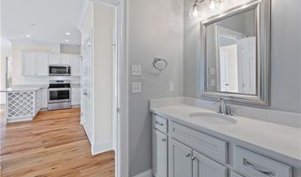 73 W Main St 2, Clinton, CT 06413