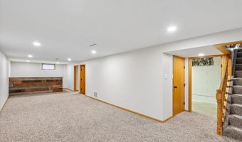 621 SE 4th St, Ankeny, IA 50021