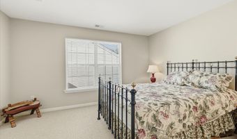 39 Newport St, Barnegat, NJ 08005