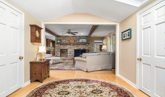 16 Iron Gate Ln, Cromwell, CT 06416