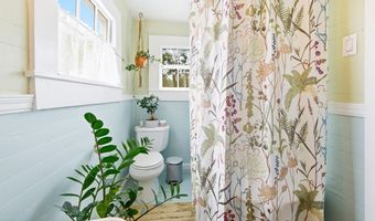 128 4th St, Apalachicola, FL 32320