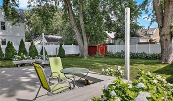 15 Wollaston St, Cranston, RI 02910