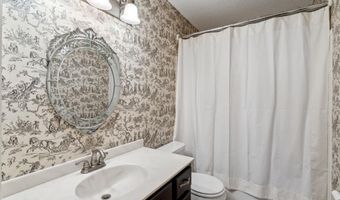 2114 Mason Lake Dr, Ballwin, MO 63011