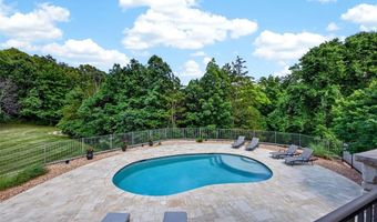 262 Dietrich Rd, Ballwin, MO 63021