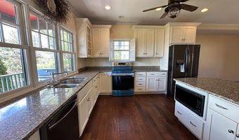 11 Treat St, Belfast, ME 04915