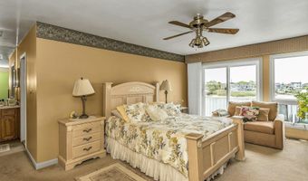 4 Victoria Dr, Amityville, NY 11701