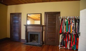 66 Weaver St, Baxley, GA 31513