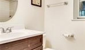 8 Apple Blossom Ct, Airmont, NY 10952