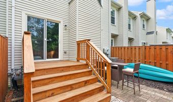 8074 SKY BLUE Dr, Alexandria, VA 22315