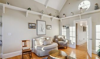 127 Cliff Dr, Narragansett, RI 02882