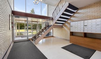2214 S Goebbert Rd 178, Arlington Heights, IL 60005
