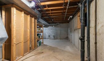929 E NORTHWOOD Dr, Appleton, WI 54911