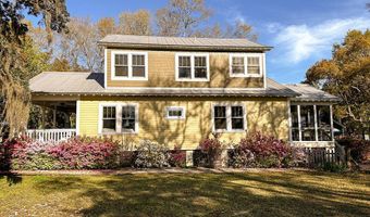 15 8th St, Apalachicola, FL 32320