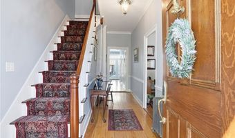 693 Hope St, Bristol, RI 02809